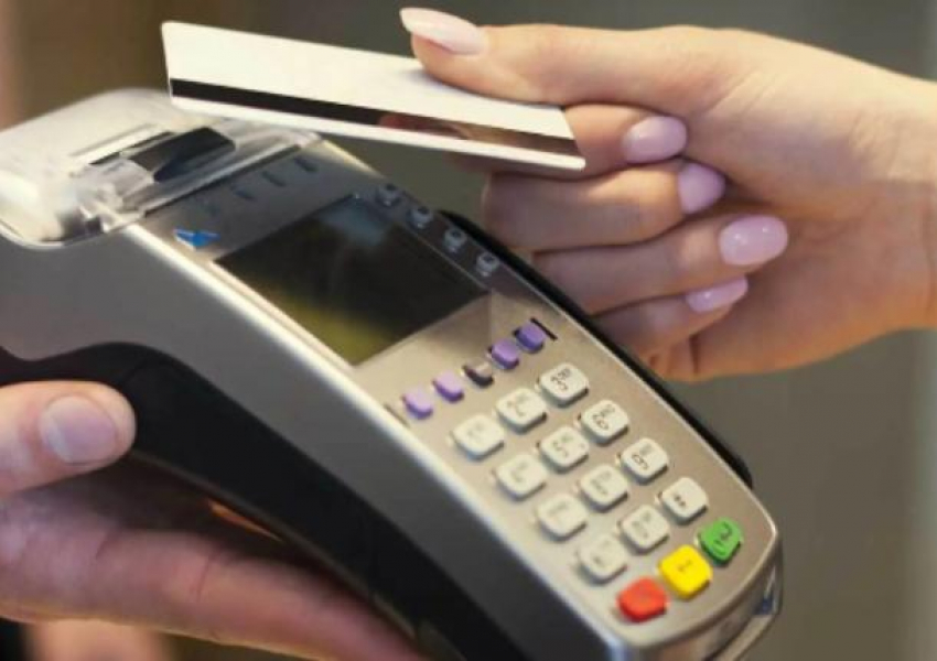 Молдаване всё чаще платят картами: объём безналичных платежей может превысить 100 млрд леев в год