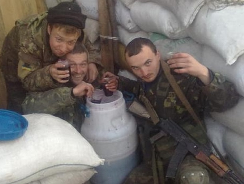 Пьяные украинские военные расстреляли женщину на глазах дочери и внучки в Донбассе