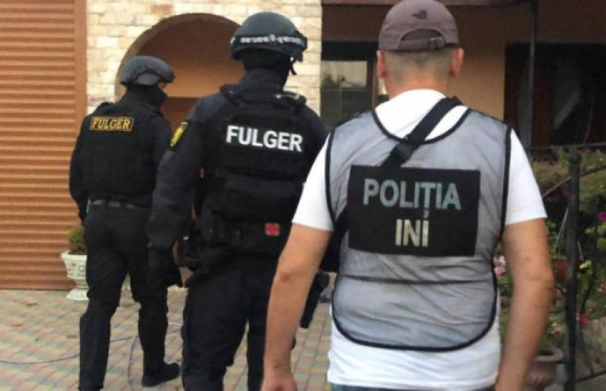 Десятки обысков по делу о коррупции в системе амнистии заключенных