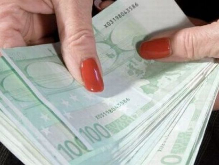 Жители Молдовы снимают деньги со счетов. Почему?