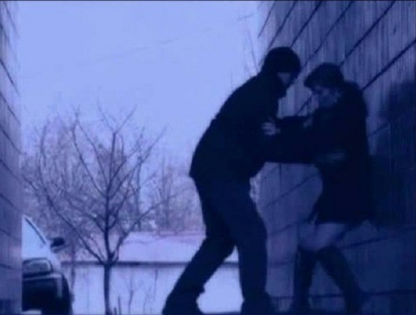 Мужчина из Молдовы попытался изнасиловать в снегу россиянку