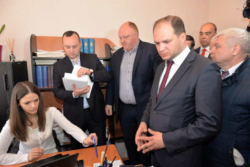 Сбор подписей за референдум анти-Киртоакэ стартует: первую подпись поставит глава государства