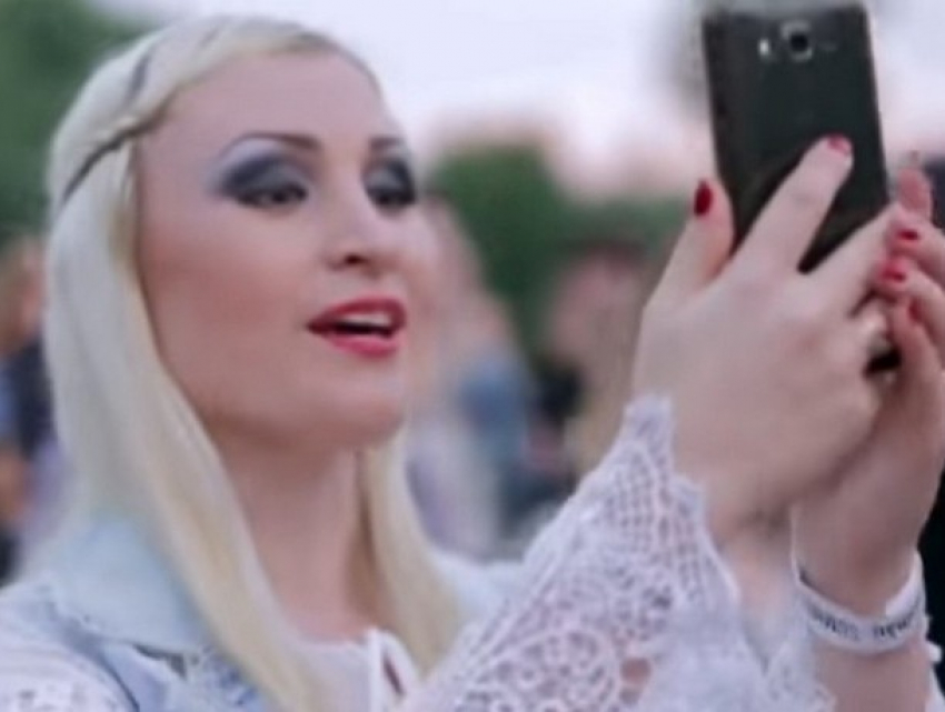 Фанатка Carla's Dreams из Молдовы покорила жюри румынского шоу X-Factor 