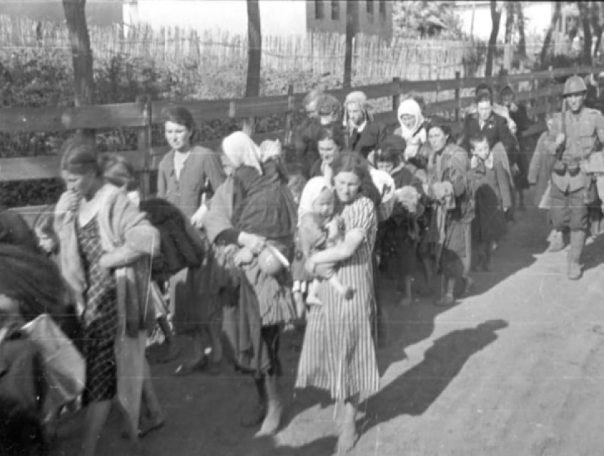 Новая фото-ложь от унионистов: зверства нацистов они выдают за советские депортации
