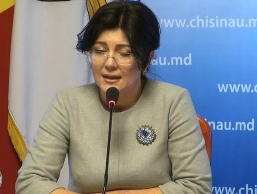 Сильвия Раду выгнала директора больницы №1, в которой поймала на пьянке Чебану и Молдовану