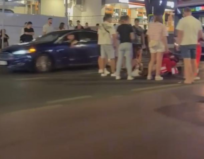 В Кишиневе велосипедист сбил 14-летнюю девочку на пешеходном переходе