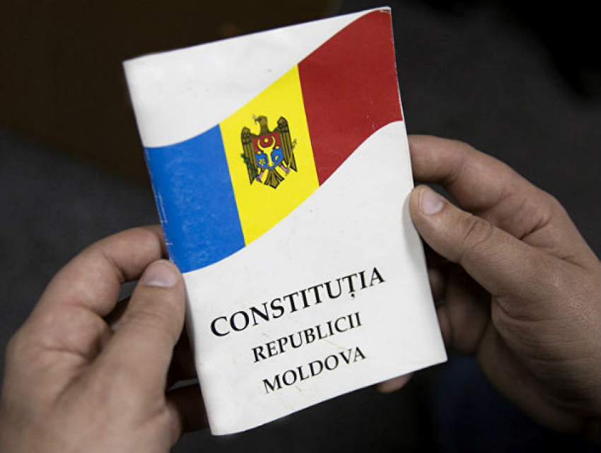 Правительство одобрило замену государственного языка в Конституции с молдавского на румынский 