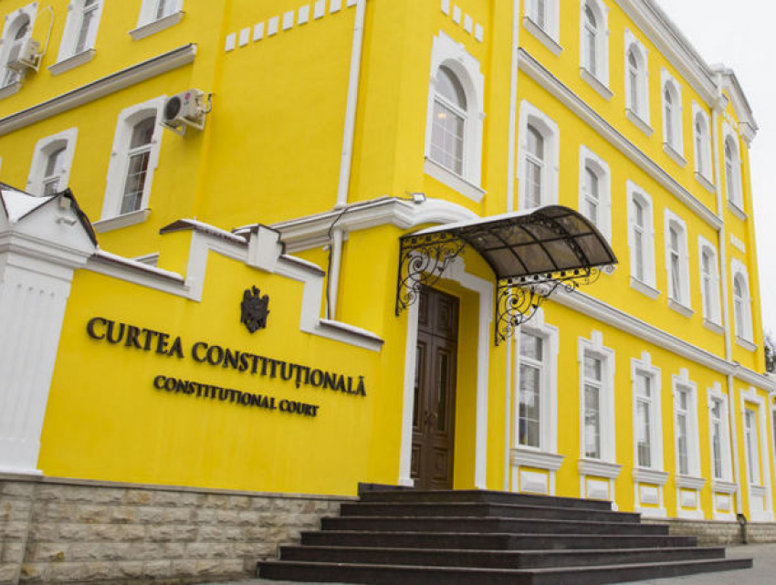 Завтра парламент должен быть распущен, - КС