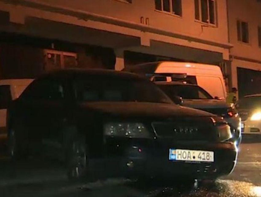 В центре столицы полиция задержала пьяного и агрессивного водителя автомобиля Audi