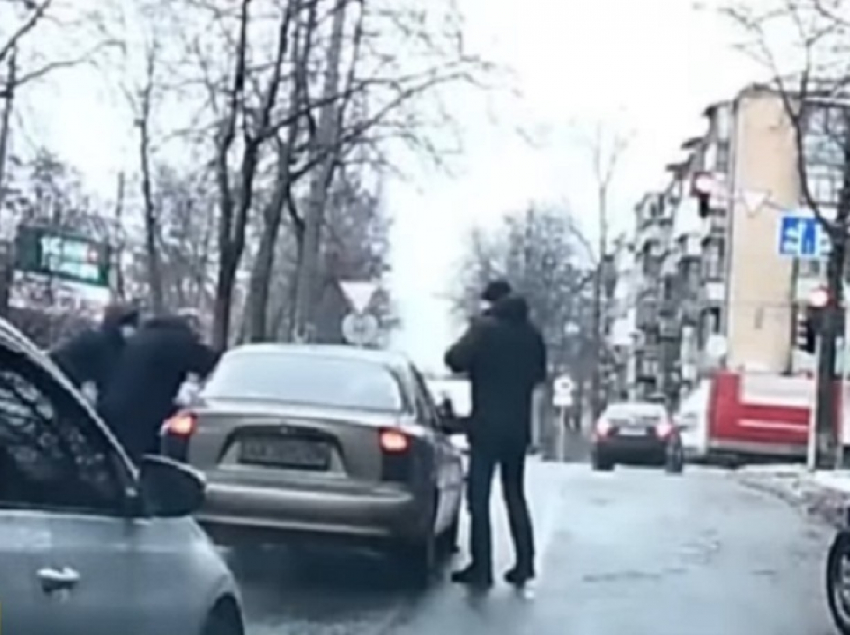 Жестокую спецоперацию украинской полиции сняли на видео