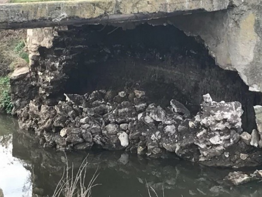 Из-за разлива реки рухнул автомобильный мост в Вулканештах