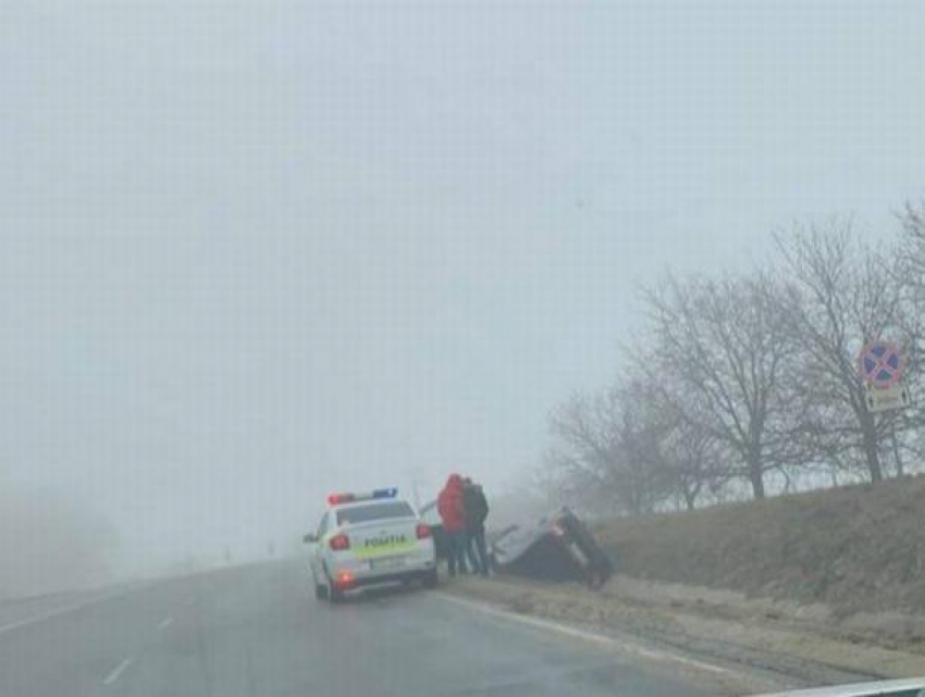 Под Пересечино перевернулся легковой автомобиль 