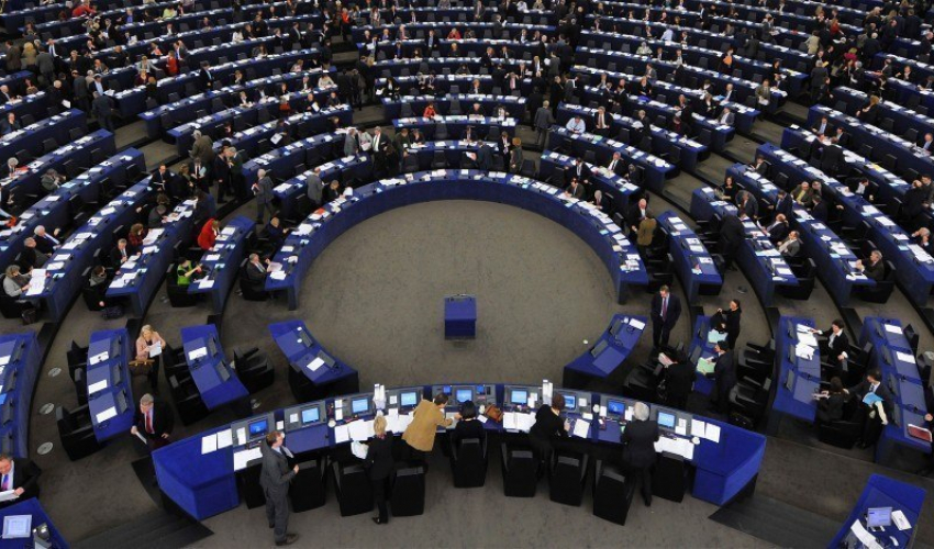 Европарламент пугает приходом социалистов к власти 