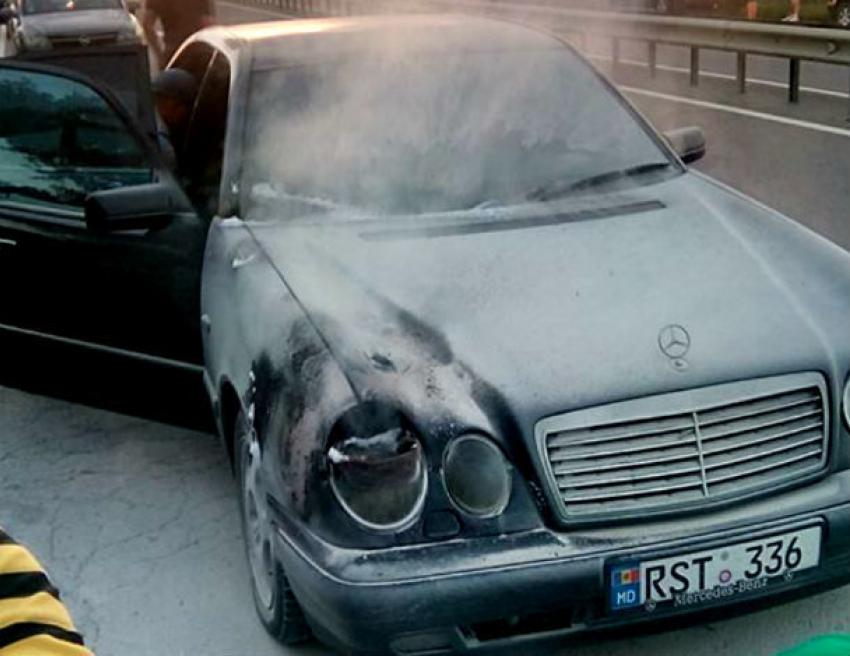 Уничтожение «странного» Mercedes из-за «кустарного» ксенона произошло возле Ратуша