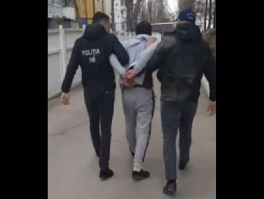 Семейной паре из Кишинева надоел длившийся 2 года шантаж и они обратились в полицию