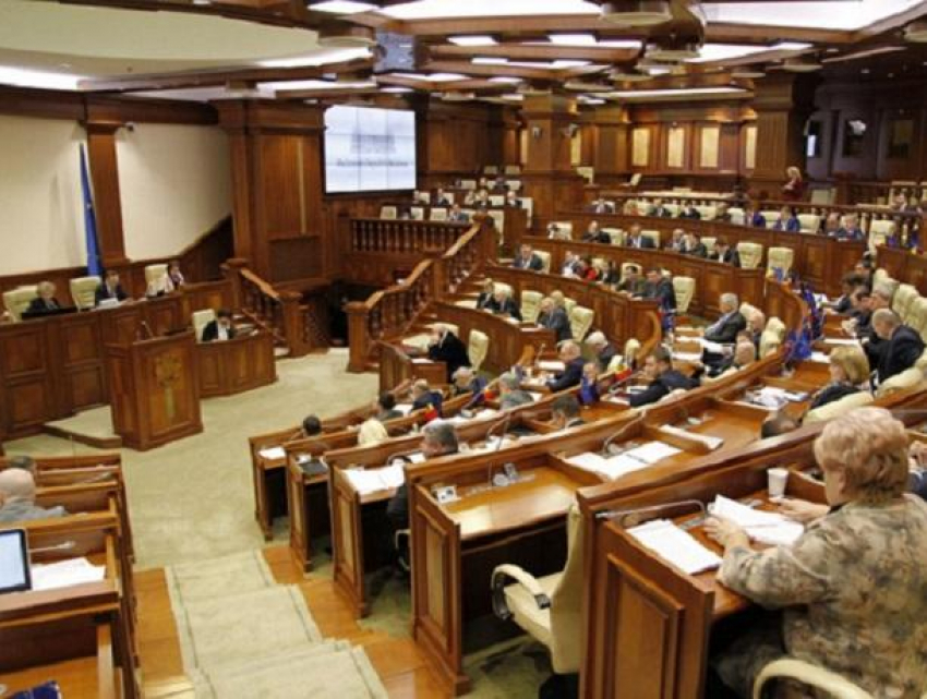 Впервые в истории – в новый парламент прошли 40 женщин
