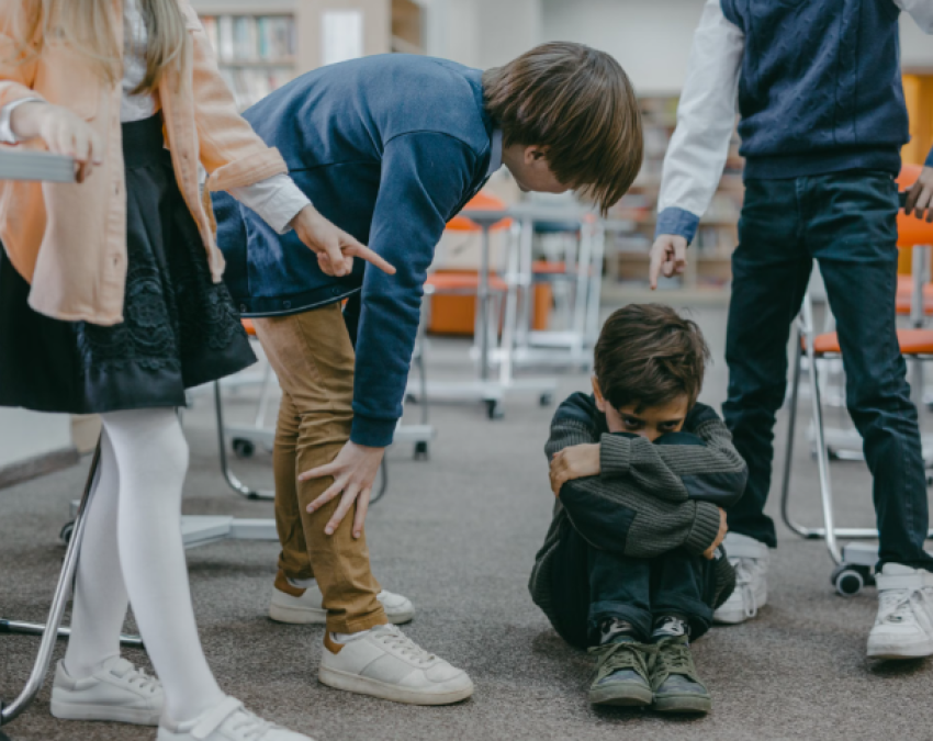Дикость. В Сынжерее 8-летняя школьница оказалась в больнице после конфликта с ученицей