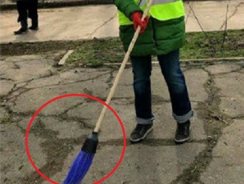 Знаменитая фиолетовая метла вынудила Раду признаться: «деньги были выброшены на ветер"