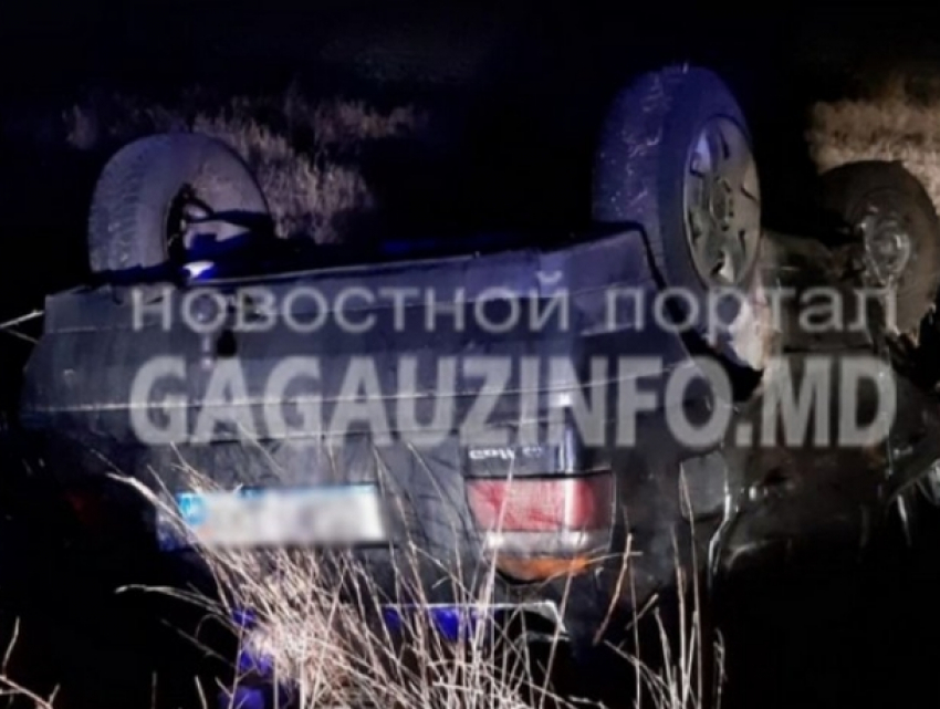 Пьяный подросток в Гагаузии угнал машину, после чего перевернулся на ней