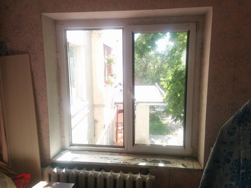 Ужасные окна от известной столичной компании испортили квартиру женщины