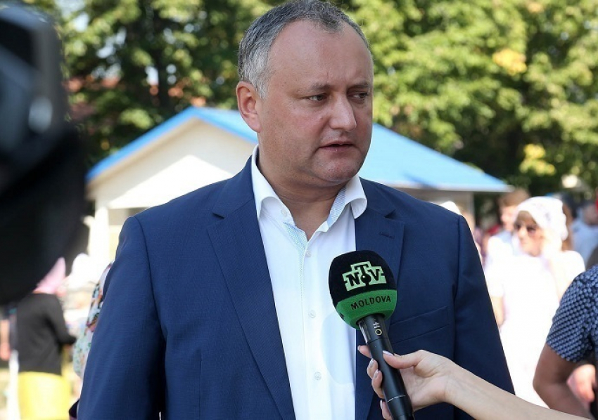 Додон требует открыть 159 избирательных участков в России