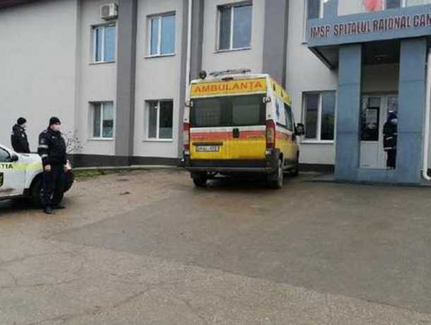 Из-за застрявшей в грязи «скорой» женщине пришлось рожать дома 