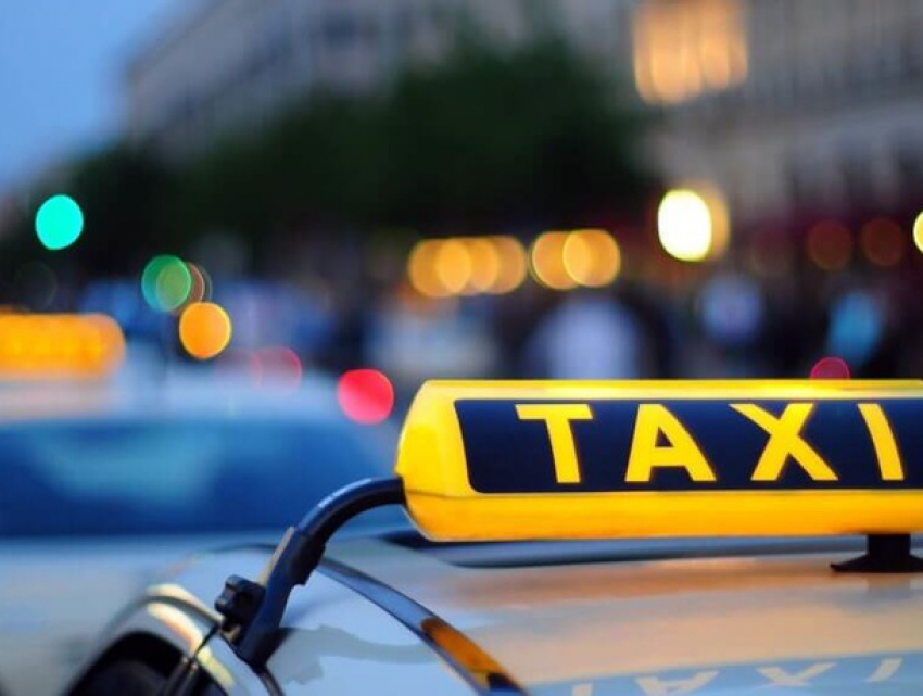 Налоговая, полиция и транспортники устроили рейд против нелегальных таксистов