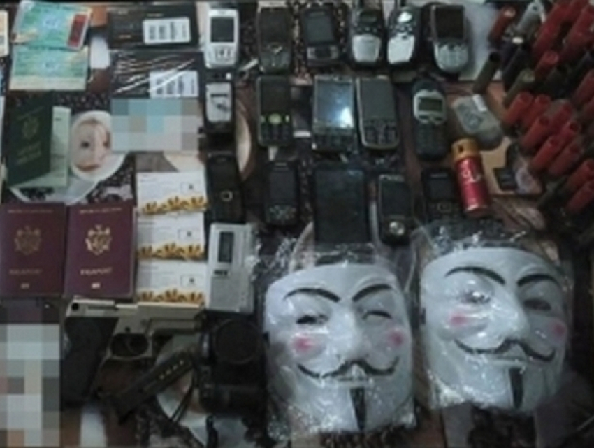 Бандиты в масках гангстеров устроили террор жителям севера Молдовы