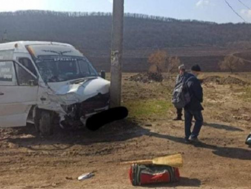 Возле села Руска рейсовый микроавтобус попал в серьезную аварию
