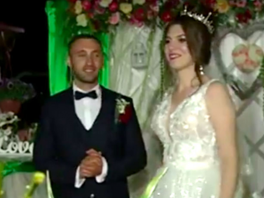 Удивительную свадьбу «как во времена молодости родителей» сыграла пара из Страшенского района