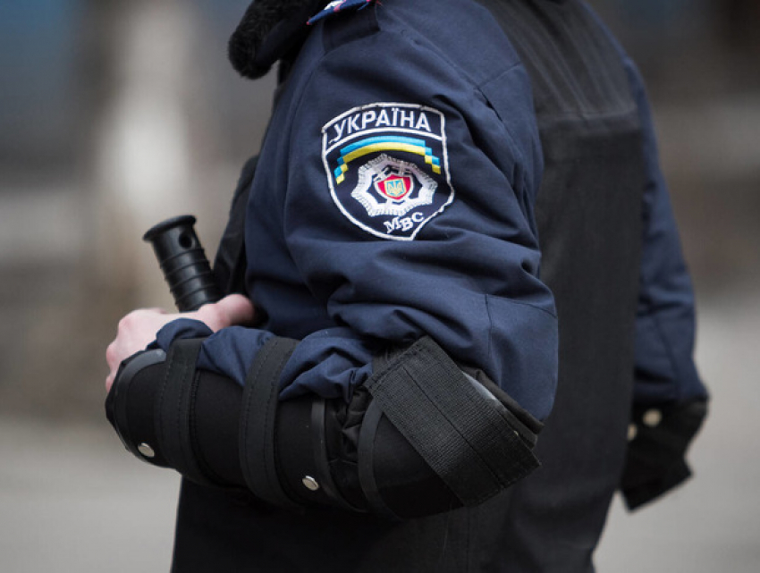 Полицейский из Украины сбежал в Молдову, оставив жену на границе