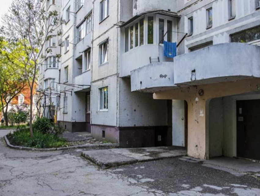 Пытка похоронной музыкой в одном из домов Кишинева прекратилась