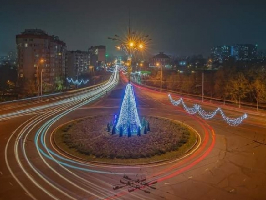 Новогодний дизайн кишиневских перекрестков - много классных фото