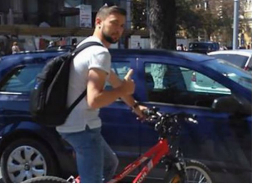 Новая велосипедная дорожка в центре Кишинева выложена для кого угодно, только не для велосипедистов 
