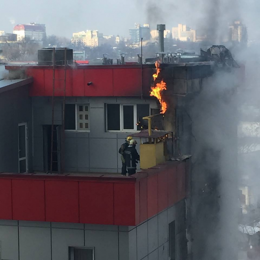 Пожарники показали, как тушили возгорание в одном из торговых центров Кишинева 
