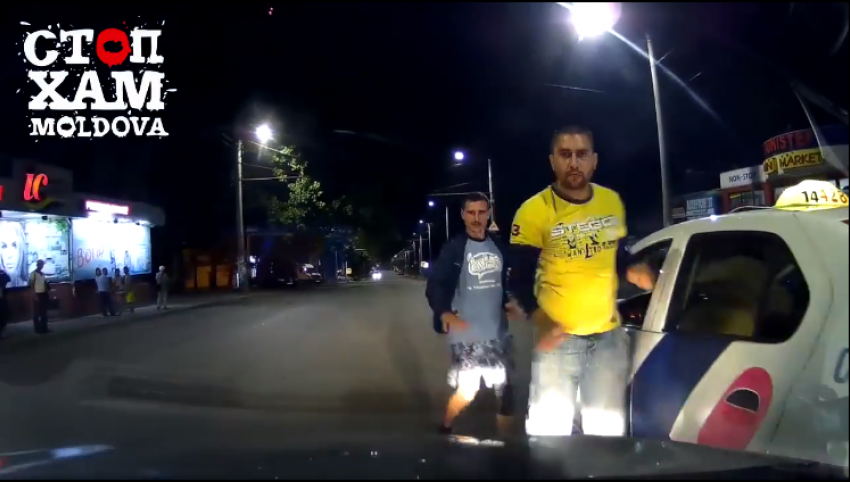 В Кишиневе пешеход избил таксиста за замечание 