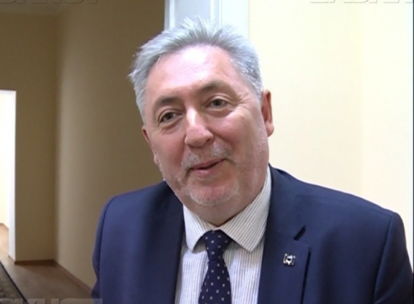 Грозаву сбежал от протестующих, потребовавших остановить незаконное строительство  