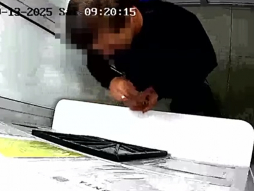 В Молдове врач скорой помощи украл золотую цепочку у погибшего в ДТП