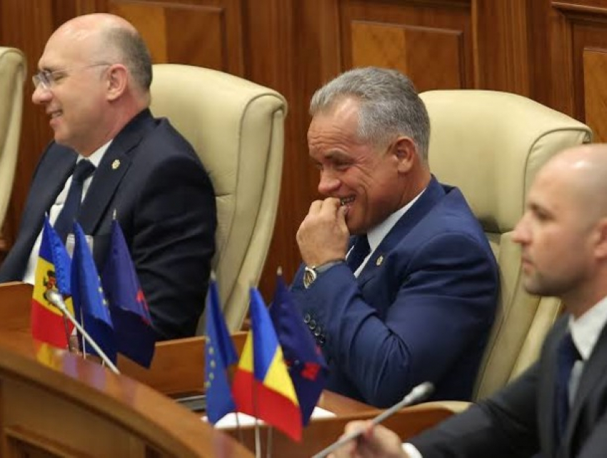 Гросу намекнул, что за публикацией данных о многотысячных зарплатах в MoldATSA стоит Плахотнюк