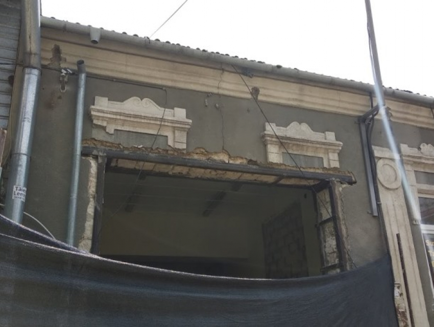 В Кишиневе изуродовали очередное историческое здание