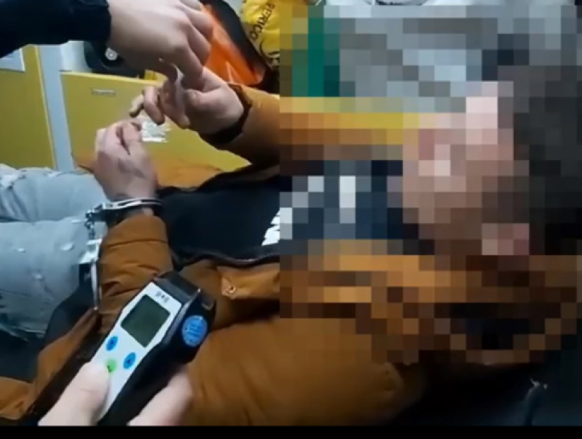 В Кишиневе задержали пьяного вдрызг таксиста
