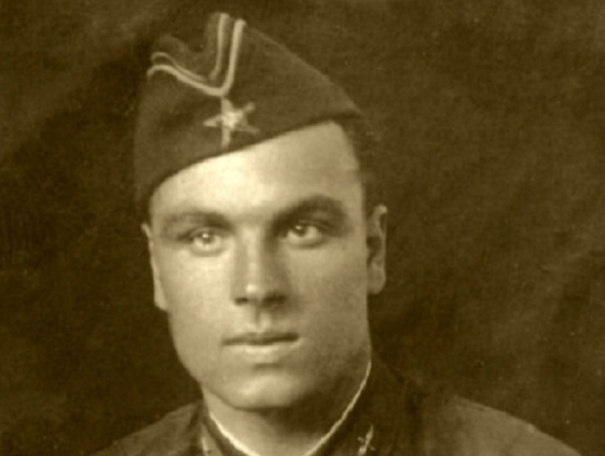 В смертельный бой с десятью фашистскими самолетами вступил молдавский летчик над родным селом