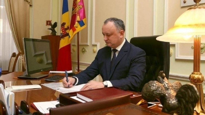 Впервые в истории Молдовы по случаю 1 мая президент наградил 12 простых тружеников со всей страны 