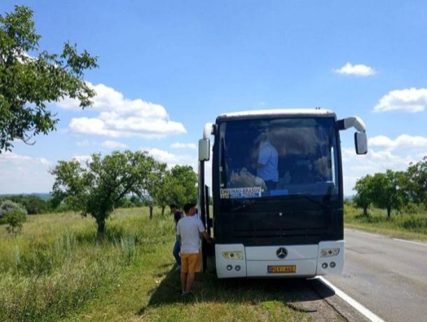 "На волоске от катастрофы» - водителю автобуса Брашов-Кишинёв стало плохо за рулём, и он потерял управление