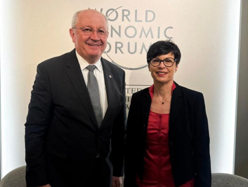 Кишинев демонстрирует реформы: встреча Мунтяну с еврокомиссаром в Давосе