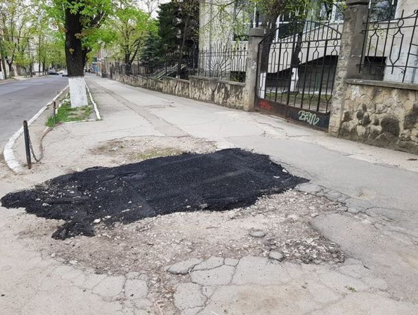 "Обидно": жители Кишинева возмутились жутким видом асфальта от Сильвии Раду