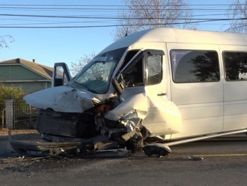 Пьяный водитель врезался в микроавтобус с пассажирами в Фалештском районе