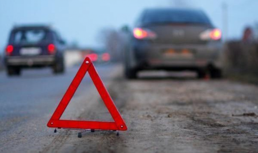 Три человека чудом уцелели после столкновения их автомобиля с автоцистерной