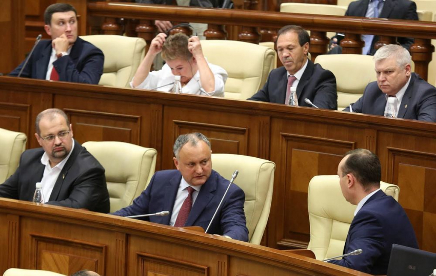 На парламентских выборах большинство граждан Молдовы проголосуют за ПСРМ