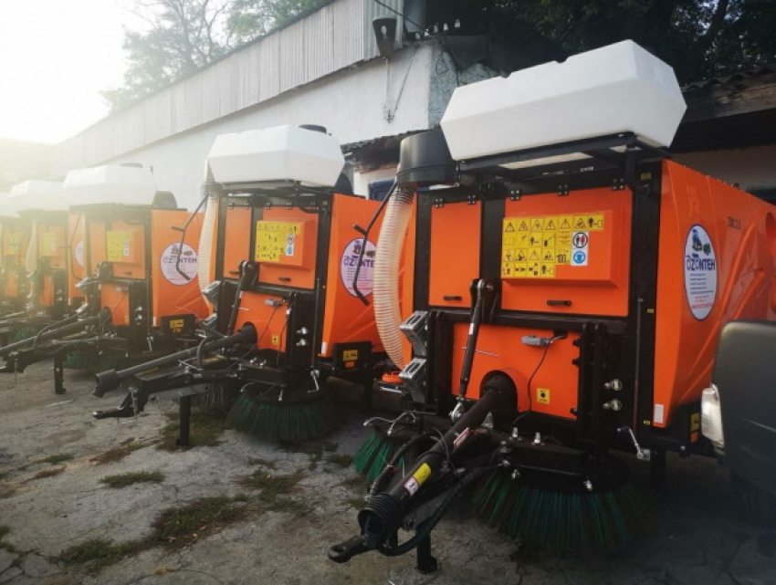 Власти Кишинева закупают новую уборочную технику